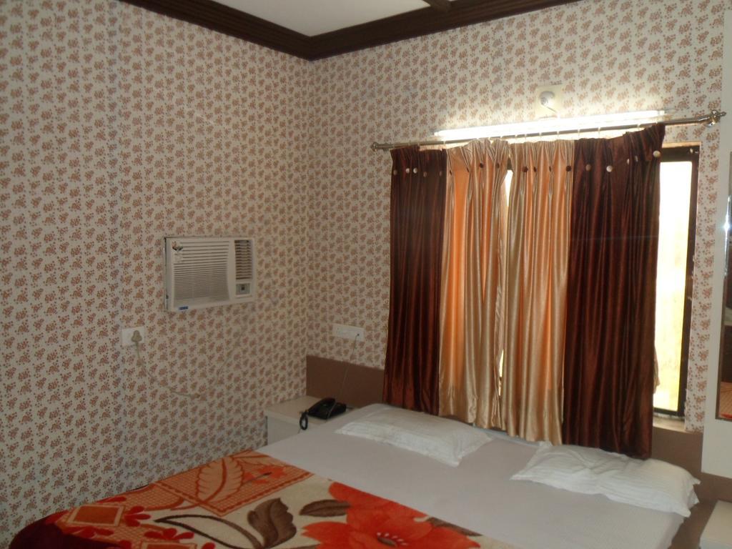 Hotel Raj Palace Dwārka Bagian luar foto