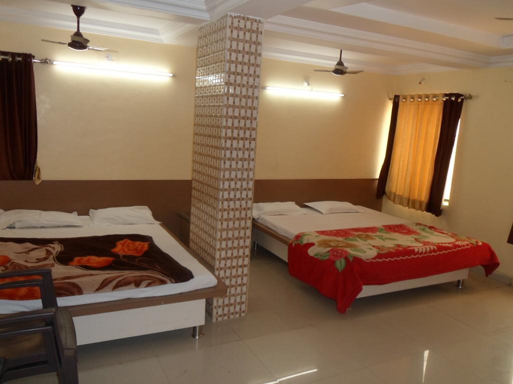 Hotel Raj Palace Dwārka Ruang foto