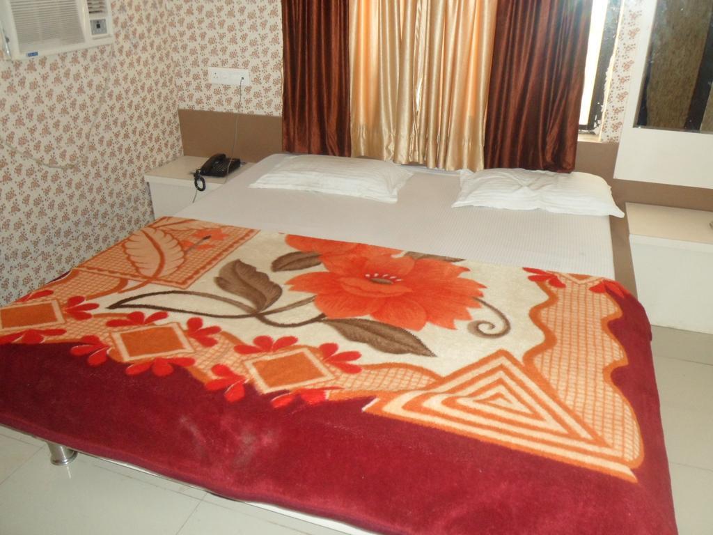 Hotel Raj Palace Dwārka Bagian luar foto