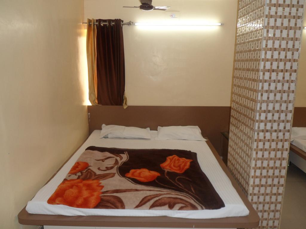 Hotel Raj Palace Dwārka Bagian luar foto