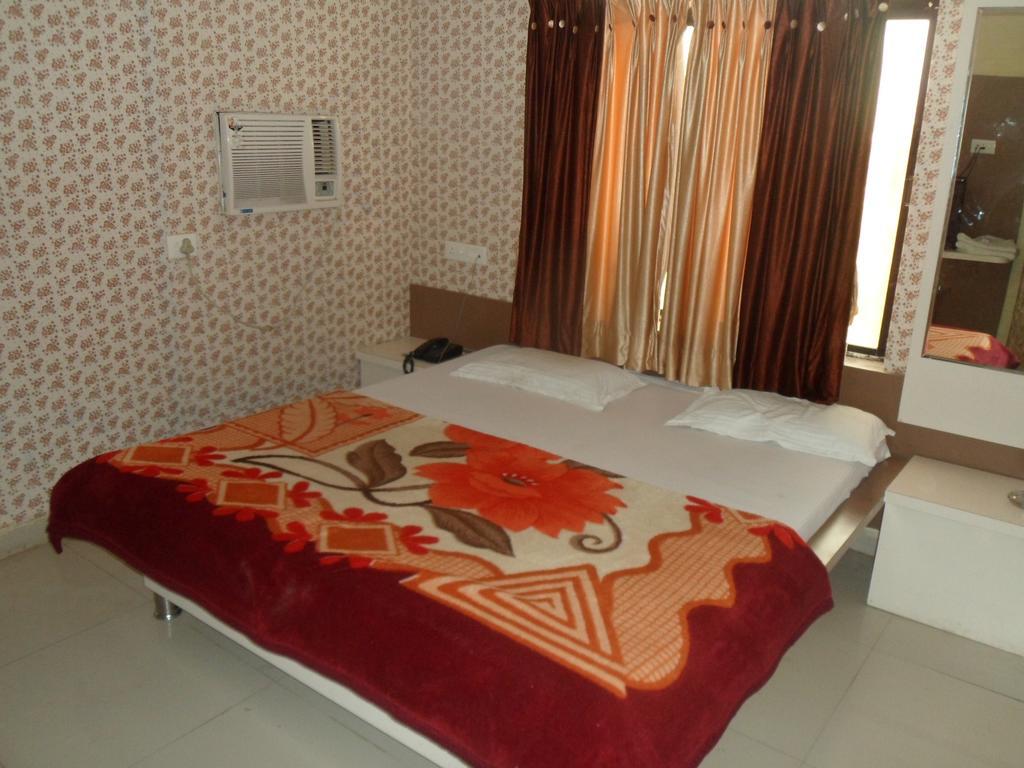 Hotel Raj Palace Dwārka Bagian luar foto